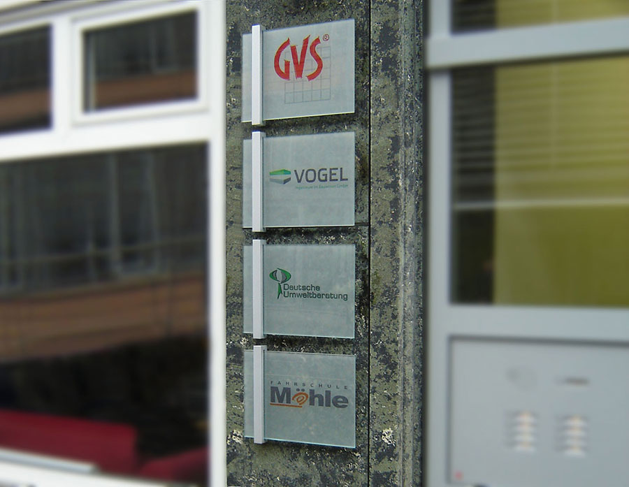 Außenbeschilderung